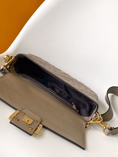 フェンディバッグ細部ディテール